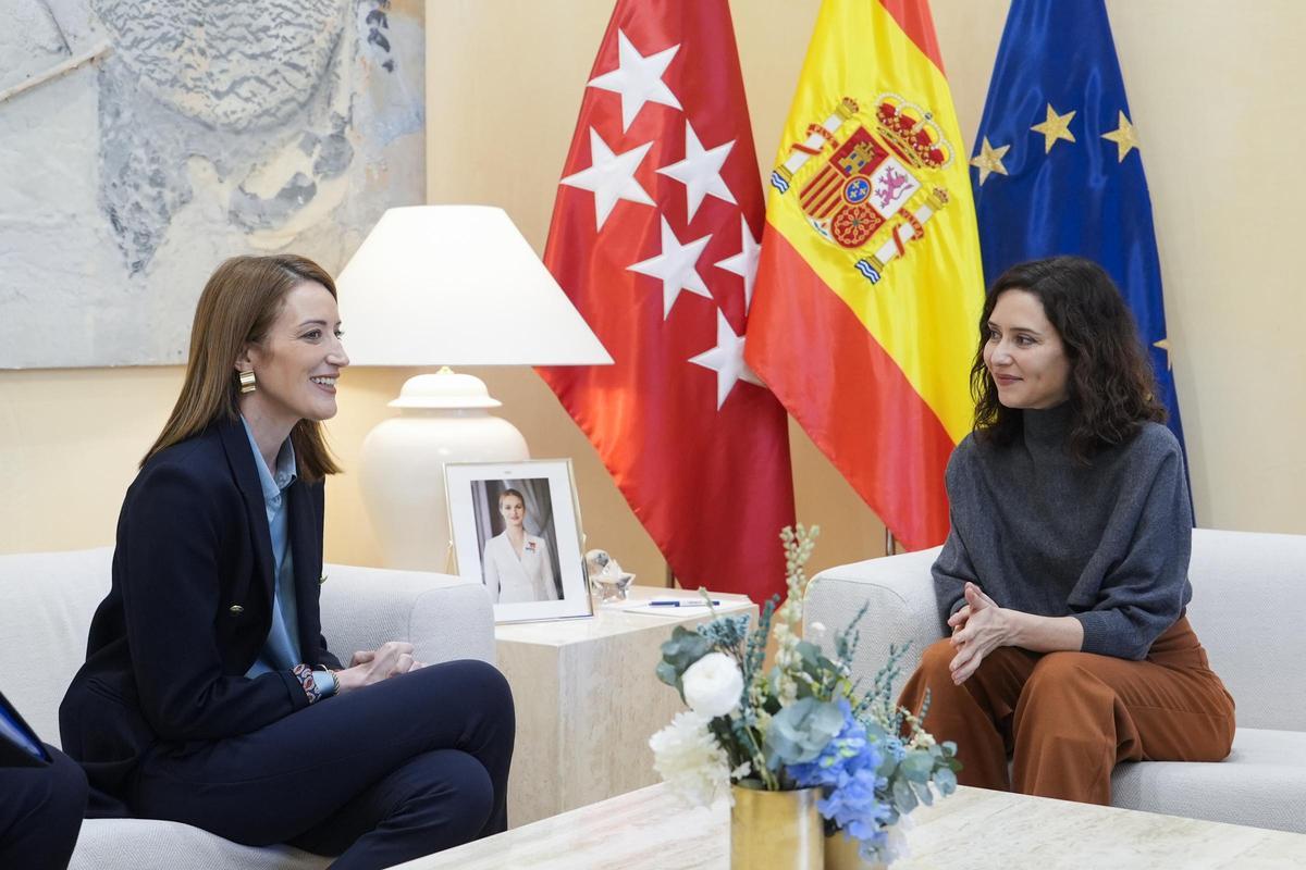 Las presidentas del Parlamento Europeo, Roberta Metsola, y la Comunidad de Madrid, Isabel Diaz Ayuso.