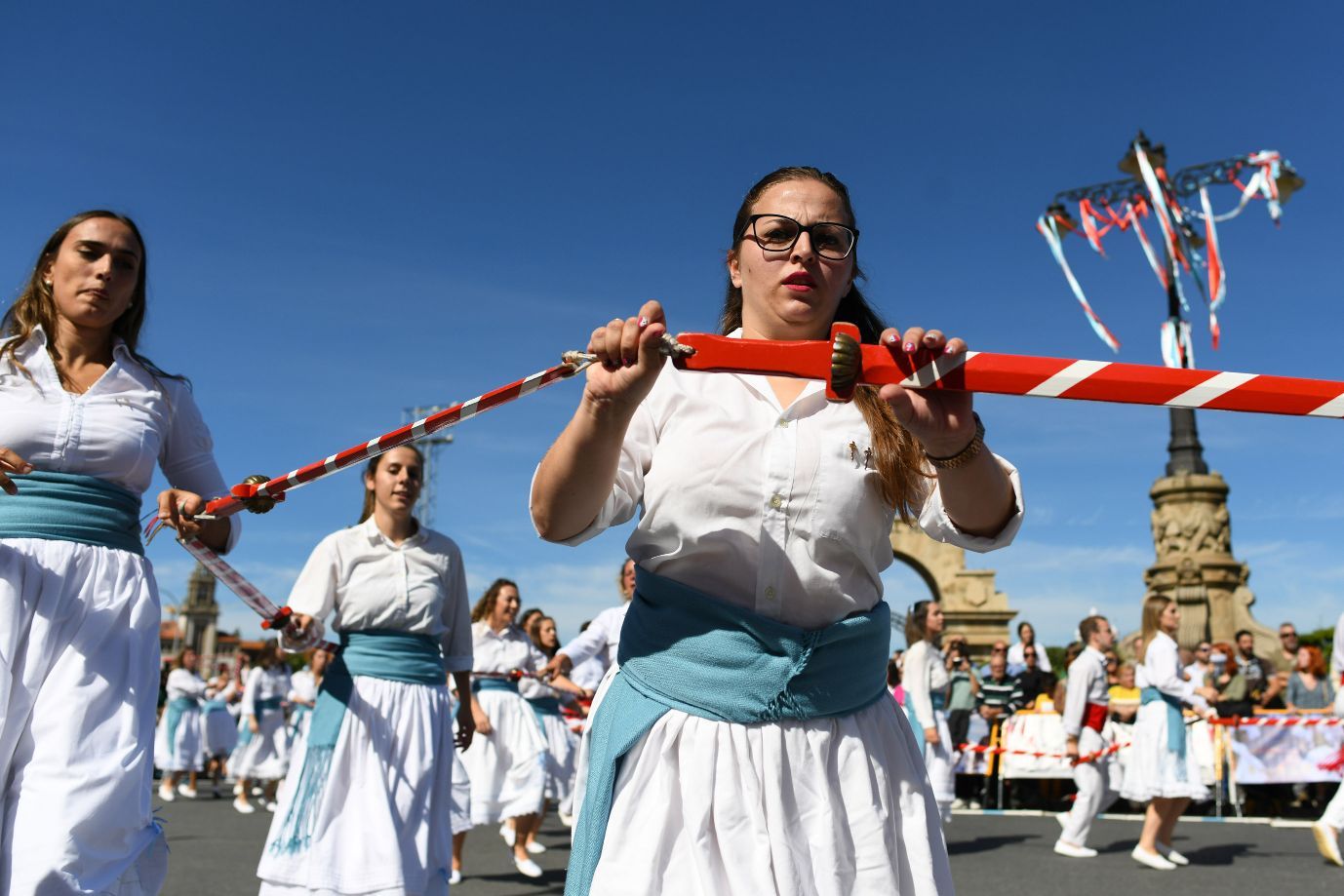 La Danza de Espadas de Marín rompe con dos años de pandemia