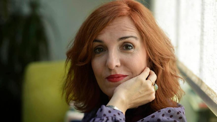 Elvira Lindo: "Mi padre era un huracán y mi madre, una brisa"