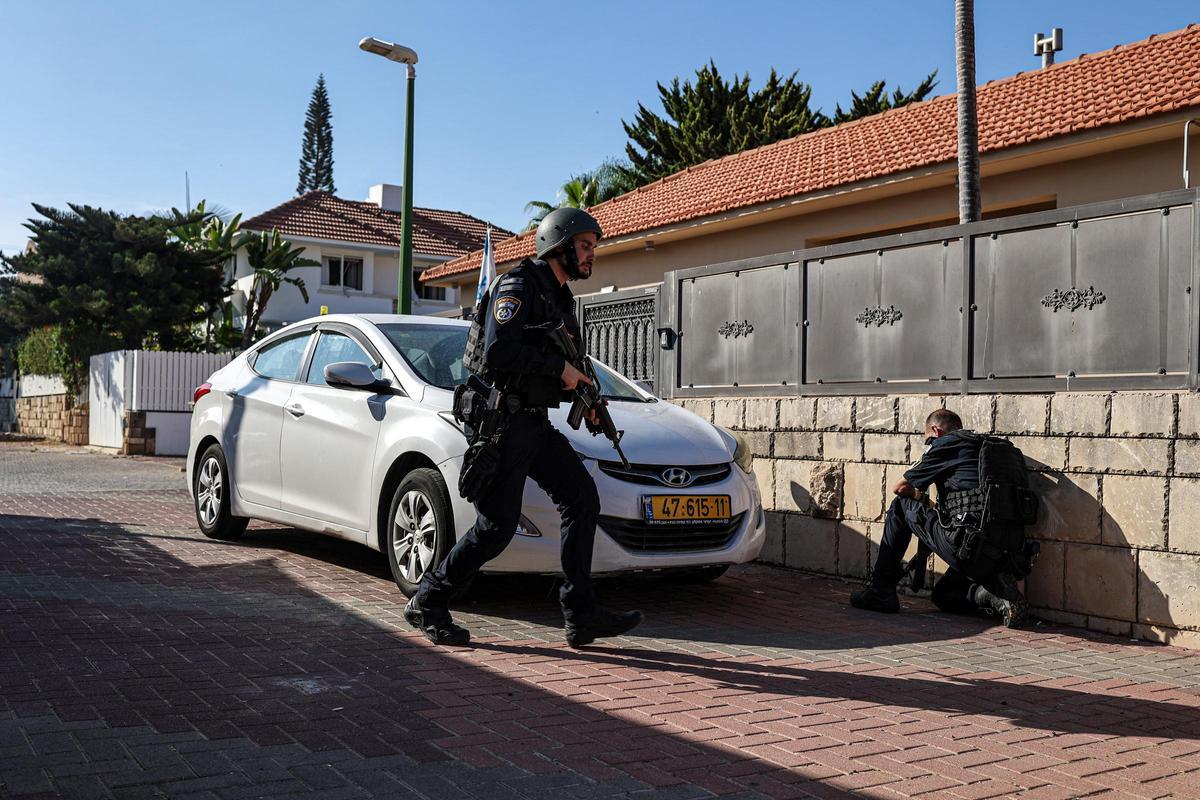 Consecuencias del ataque con misiles desde Gaza en la ciudad israelí de Ashkelon