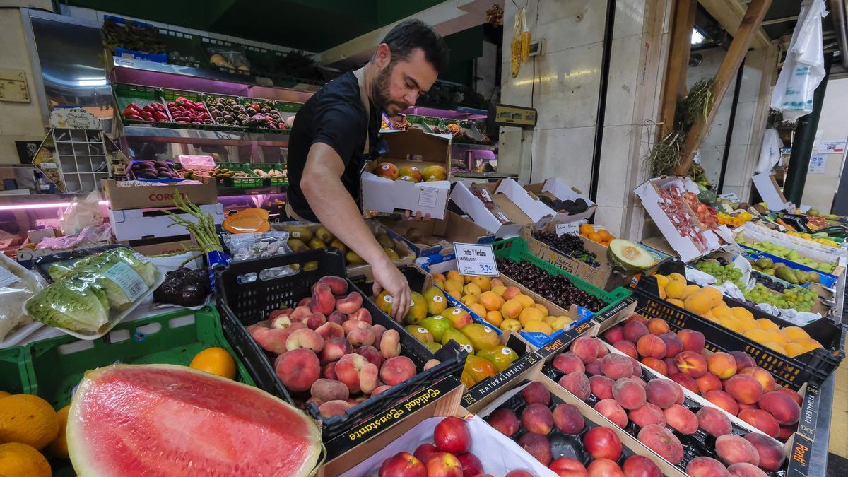 Un puesto de frutas en el Mercado de El Puerto de Las Palmas de Gran Canaria.
