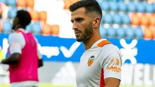 Reunión en el Valencia CF para la renovación de Gayà