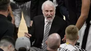 Popovich pide al público de San Antonio que pare de abuchear a Kawhi Leonard