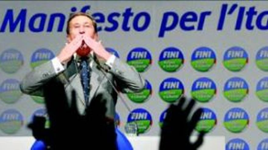 Fini rompe con Berlusconi e inicia el ocaso de ´Il Cavaliere´