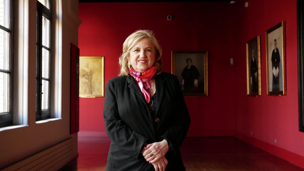 Rosa Bolea, elegida nueva rectora de la Universidad de Zaragoza, en el Paraninfo.