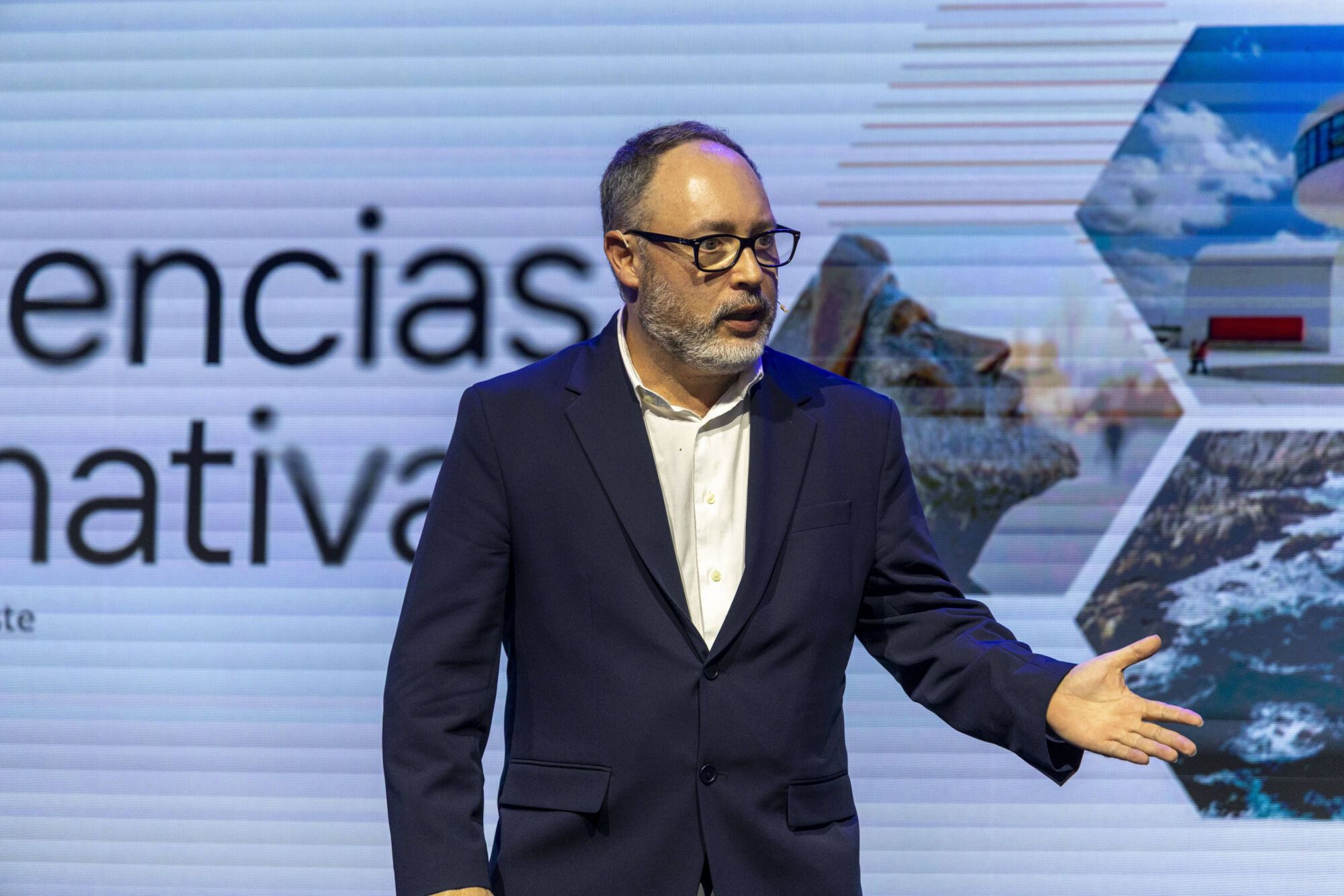 Joan Cañete, director de estrategia de proyectos editoriales de Prensa Ibérica, presenta el "Estudio Tendencias" de Prensa Ibérica.