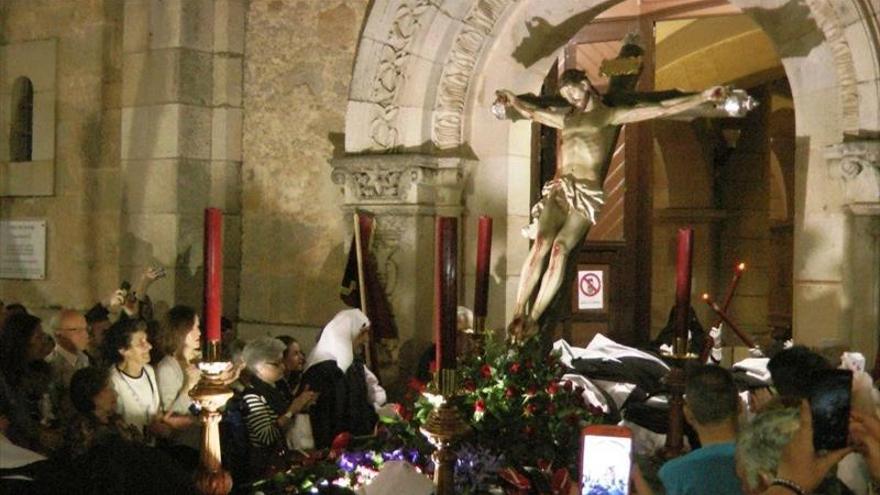 Nazareno y Cristo de la Paz mirando al cielo