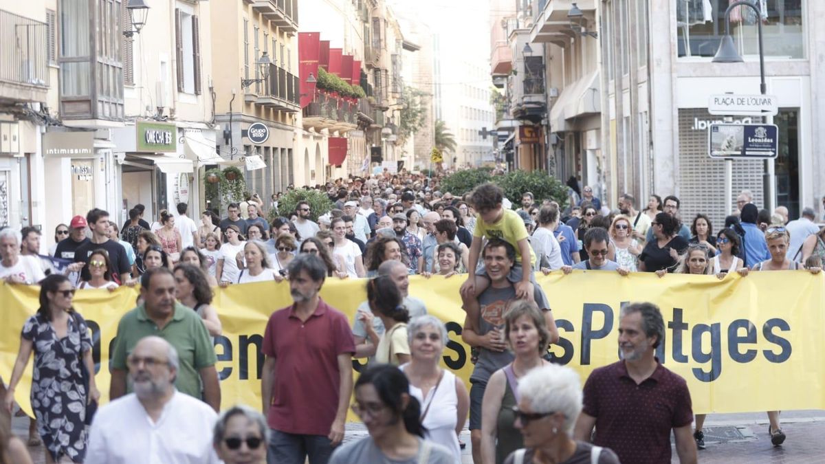 La cabecera de la manifestación contra la saturación turística en Mallorca