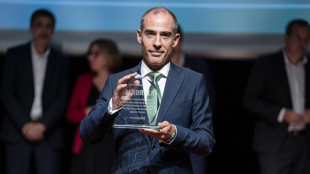 Nicolás Antón, responsable de Iberdrola Renovables en Extremadura recoge el premio Sustainability Day 22.
