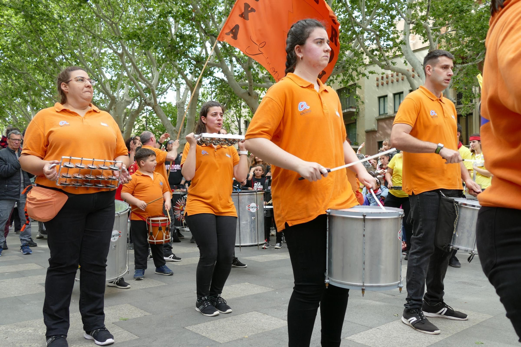 Figueres ressona amb una gran batucada de Santa Creu