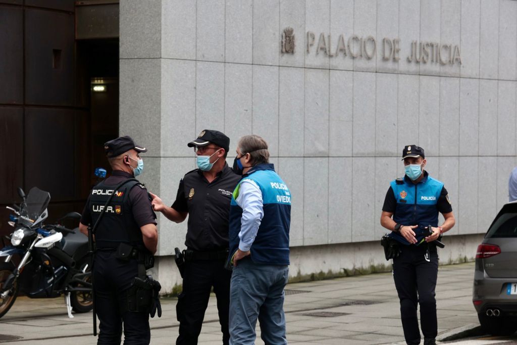 Amenaza de bomba en Oviedo: desalojan el Centro Cívico y acordonan la zona