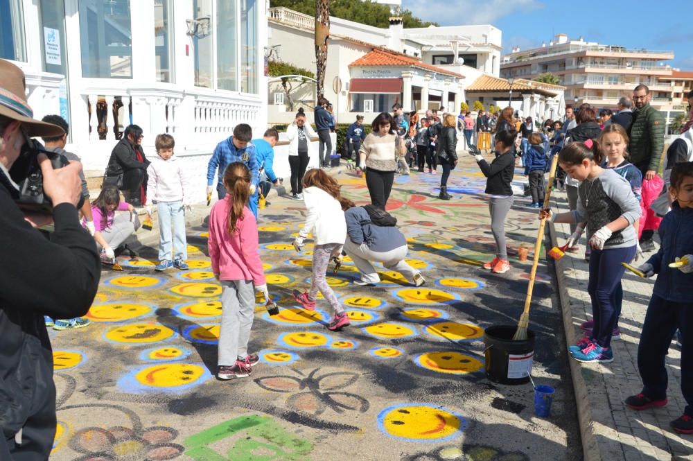 Pintada en el passeig de cala Rajada