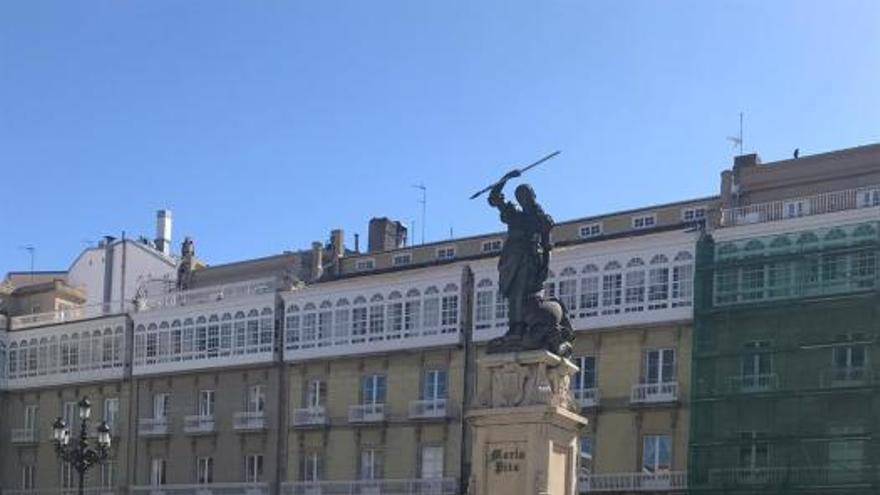 Amplio despliegue de la Unidad Militar de Emergencias en las calles de A Coruña