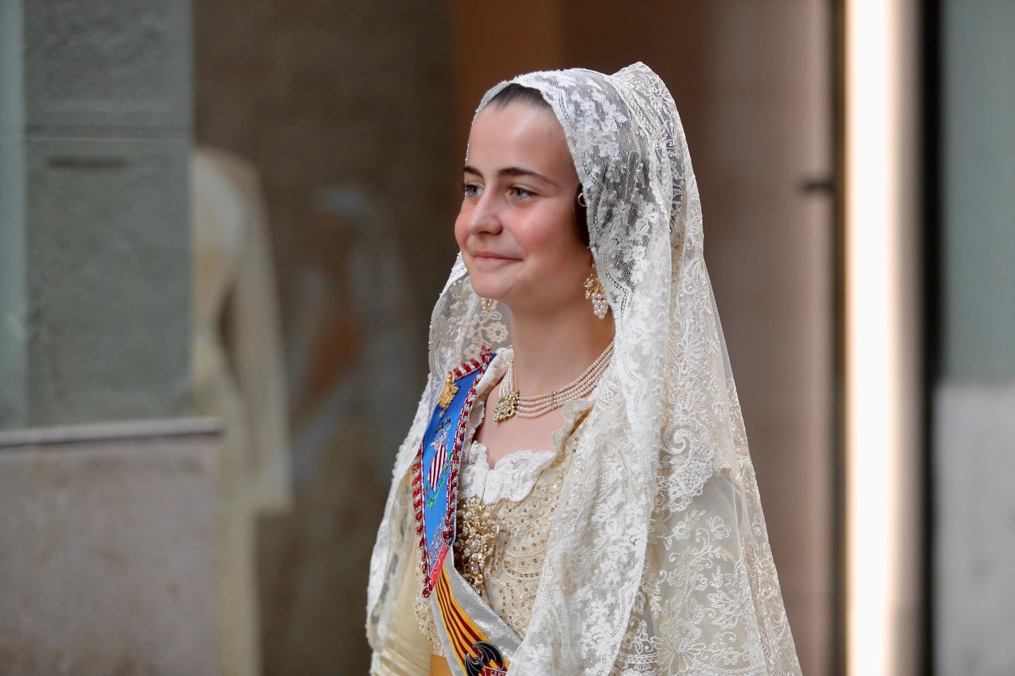 La calle San Vicente acoge la procesión "dels Xiquets" con tres generaciones falleras