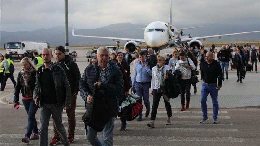 El aeropuerto de Castellón suma 144.221 viajeros en el 2017 y crece un 36%