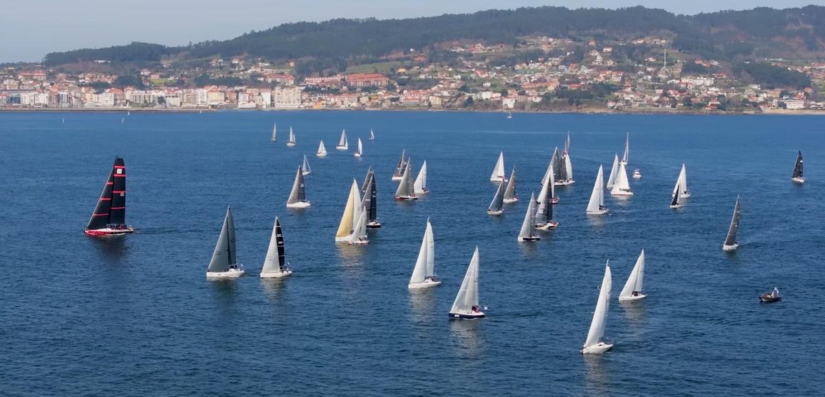 La vista aérea de la ría de Pontevedra durante la competición llevada a cabo durante el fin de semana. | FDV