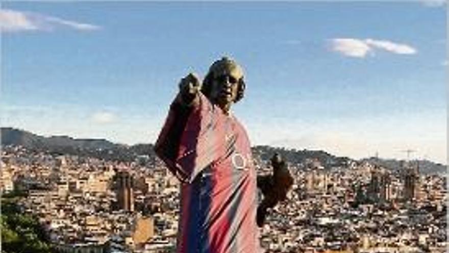 La popular estàtua barcelonina amb els colors del Barça.