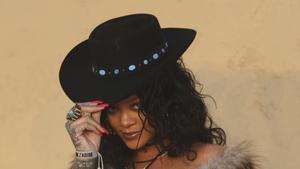 Rihanna, a su llegada al desfile de Dior