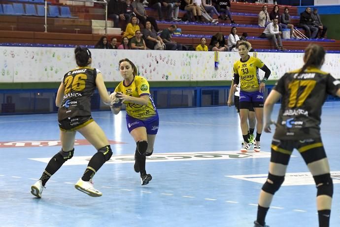 26-02-20 DEPORTES. PABELLON DE LAS REMUDAS. BARRIO DE LAS REMUDAS. TELDE. Partido de balonmano femenino entre el Remudas Rocasa y el Guardés disputado en Pabelloon Antonio Moreno del barrio teldense de Las Remudas.    Fotos: Juan Castro.  | 26/02/2020 | Fotógrafo: Juan Carlos Castro