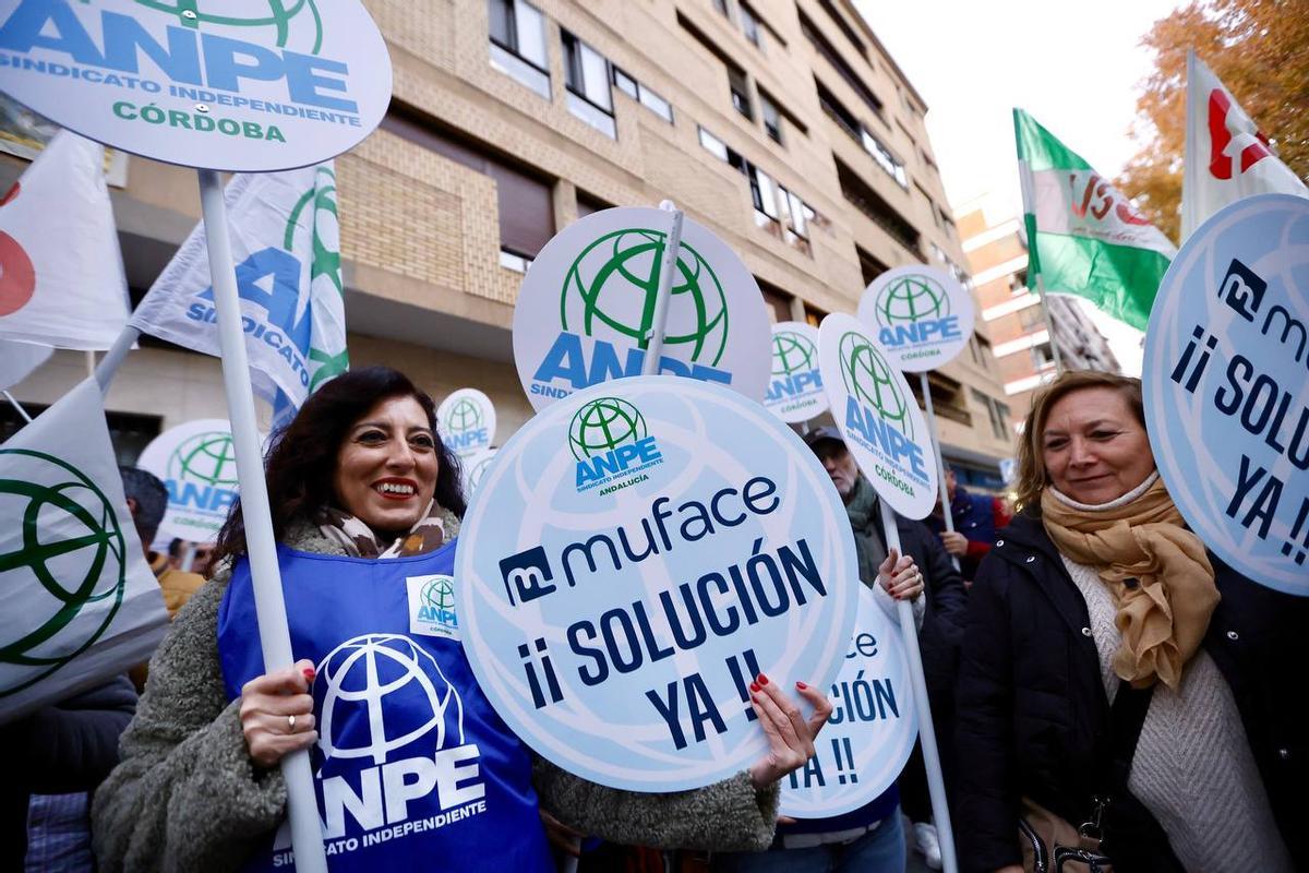 Concentración de los sindicatos en Córdoba por la crisis de Muface