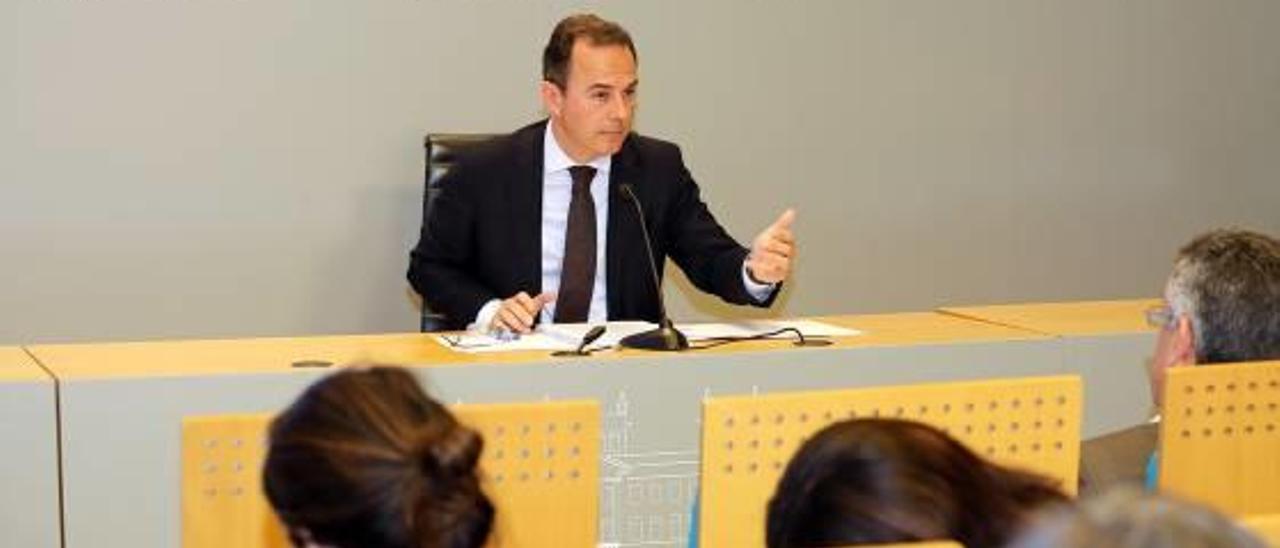 Carlos Castillo, durante la presentación en solitario del recurso contra el plurilingüismo.