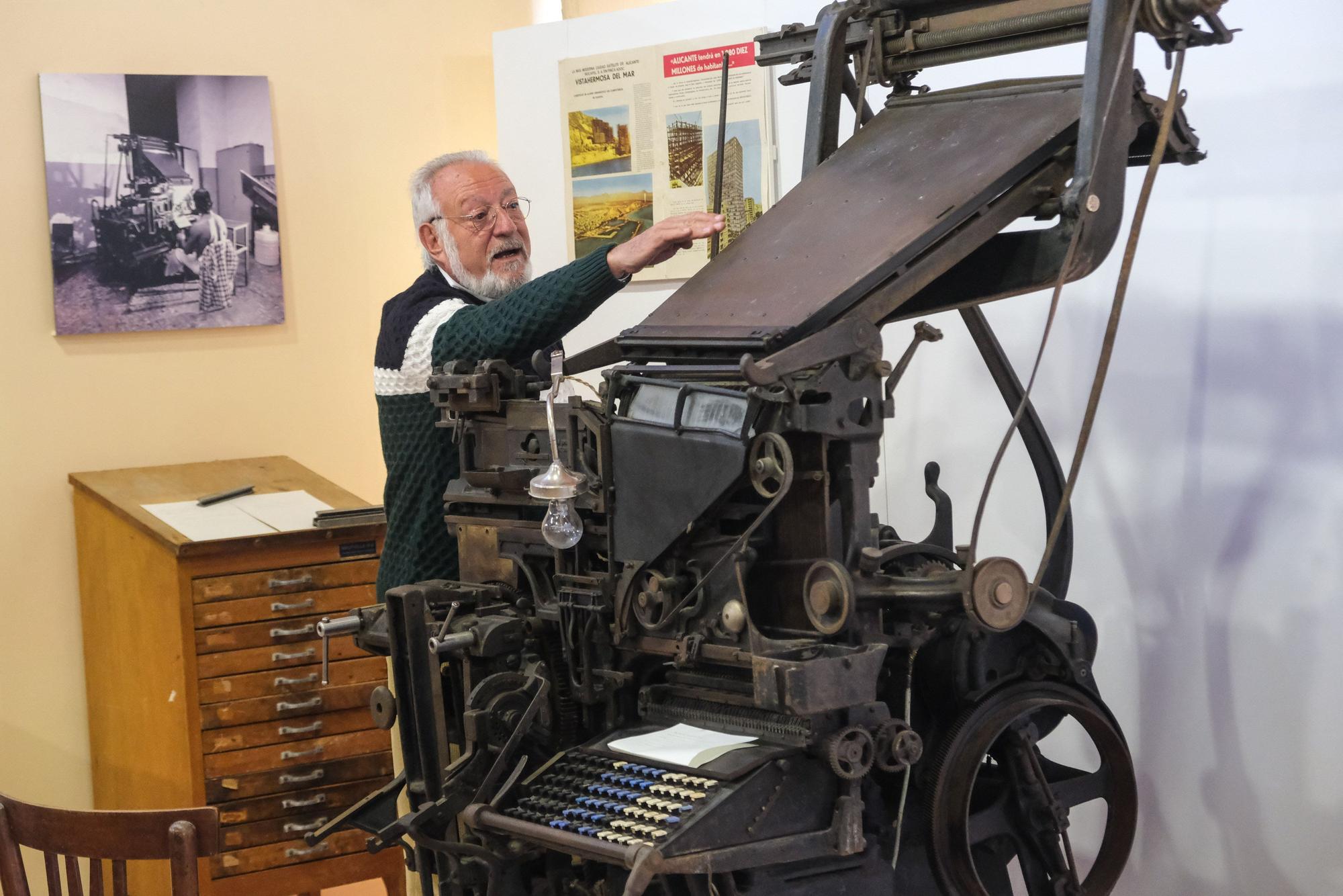 "Un taller de noticias", la nueva exposición del Museo Escolar de Puçol que recrea la antigua imprenta y redacción del Diario Información.