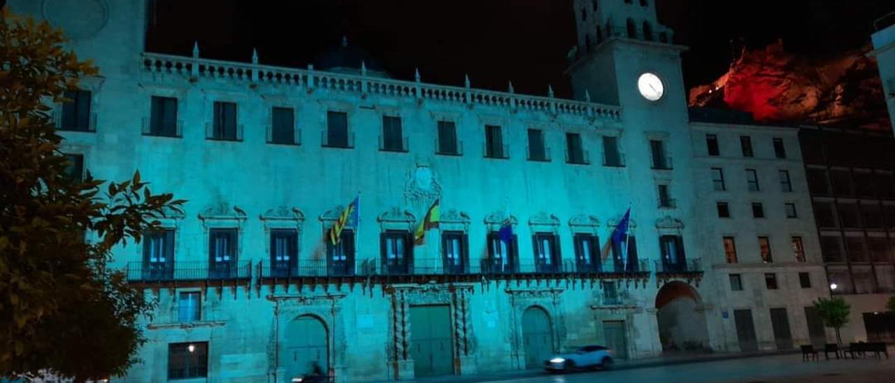 El Ayuntamiento de Alicante iluminado el miércoles por la noche por el Día Internacional de la Miastenia