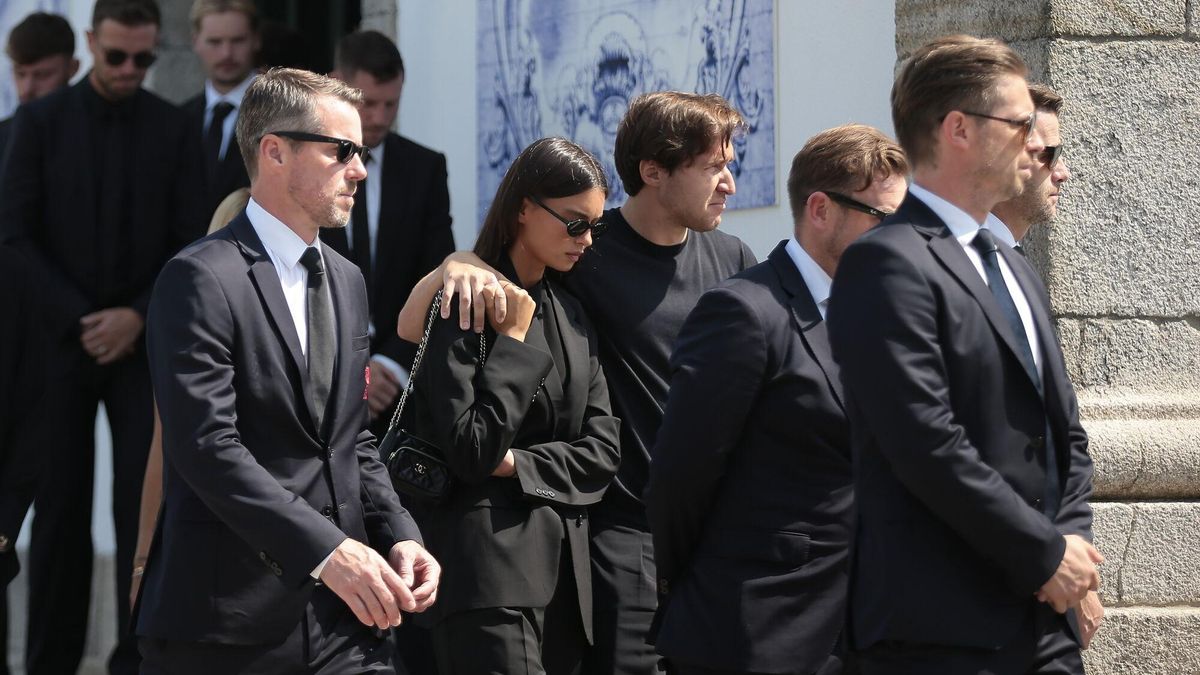 Funeral Diogo Jota | Representantes del fútbol portugués y del Liverpool se  despiden con gran dolor de Diogo Jota en un emotivo funeral
