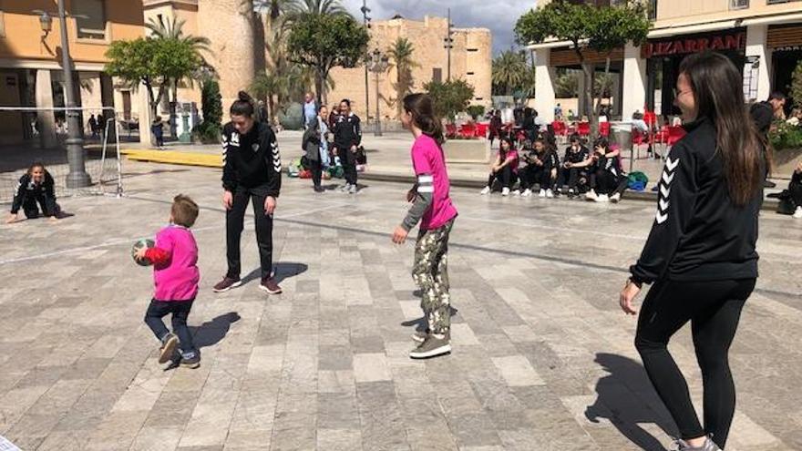 Un instante de las actividades deportivas en la plaza del Congreso Eucarístico