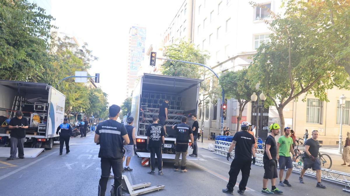 La Rambla de Alicante queda cortada al tráfico por el montaje de la Gala de Candidatas de Hogueras