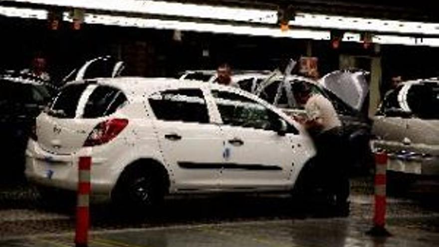 La demanda de coches reduce el descanso navideño en GM España