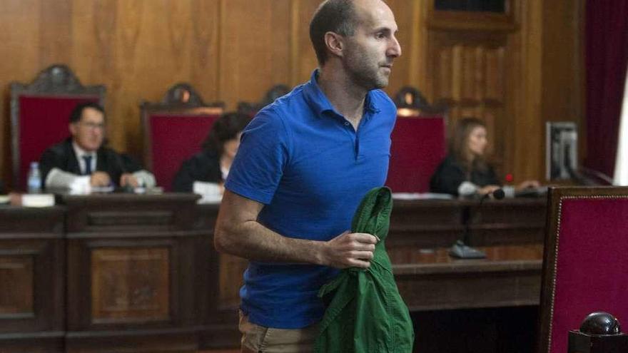 Jácome, tras testificar en el juicio por la agresión sufrida en 2015 en la Praza Maior. // Brais Lorenzo