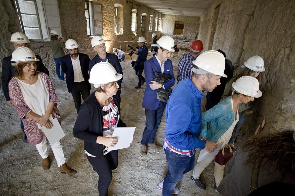 Visita de la alcaldesa de Gijón y los portavoces municipales a las obras de Tabacalera