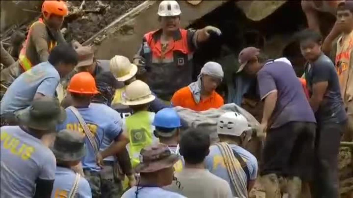La atención en estos momentos se centra en rescatar a los 40 mineros atrapados tras un desprendimiento de tierra.