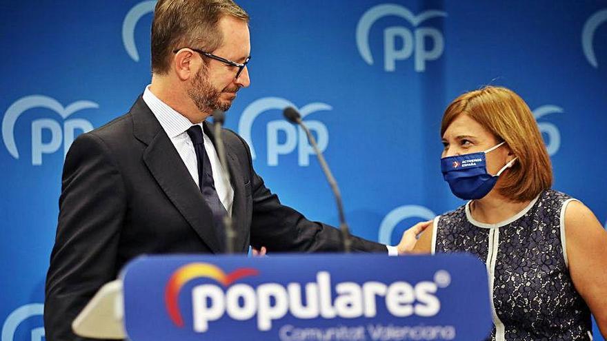 El portavoz en el Senado Javier Maroto, ayer con Isabel Bonig.