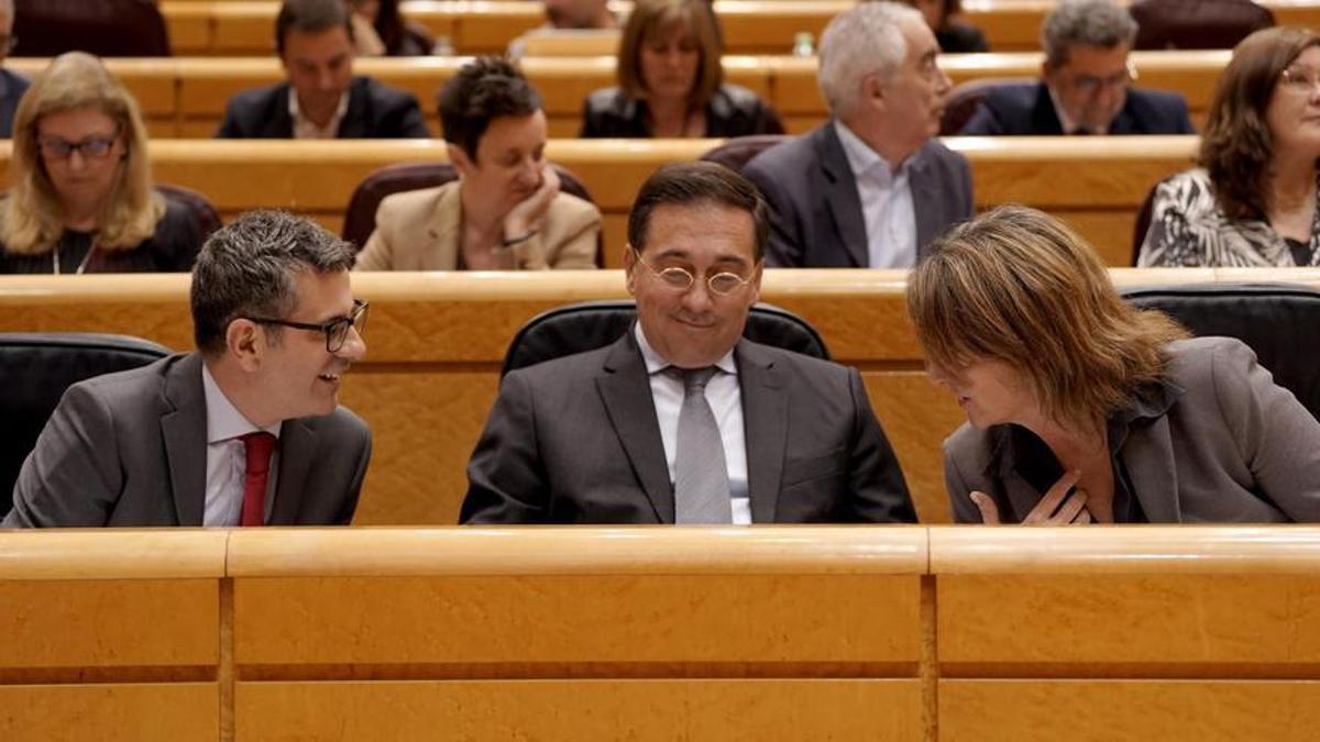 Bolaños, Albares y Ribera durante la sesión de control al Gobierno en el Senado.