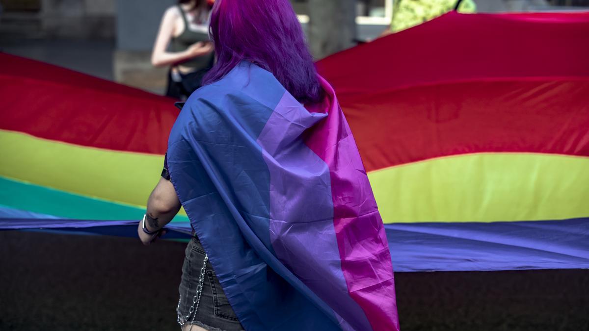 El convenio firmado fija protocolos para el colectivo LGTBI