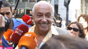 José Luis Moreno atiende a los medios tras declarar en la Audiencia Nacional, a 27 de septiembre de 2023, en Madrid (España).