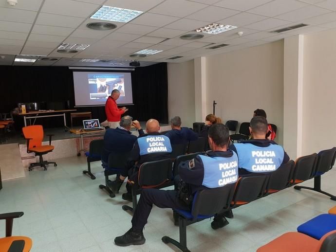 La Policía Local de Agaete realiza un curso teórico y práctico de tiro