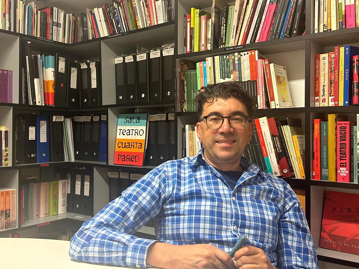 Javier Yagüe posando para La CRónica de Arganzuela