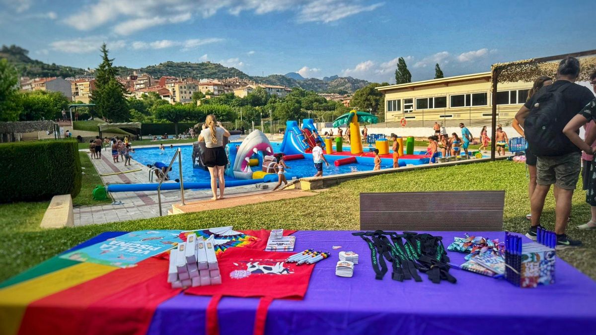 La piscina de Berga el dia de la inauguració de la temporada d'estiu