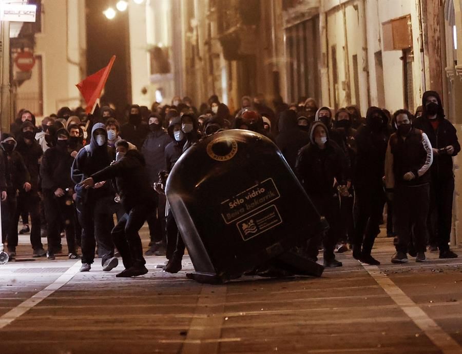 Otra noche de disturbios por Hasél en varias ciudades españolas