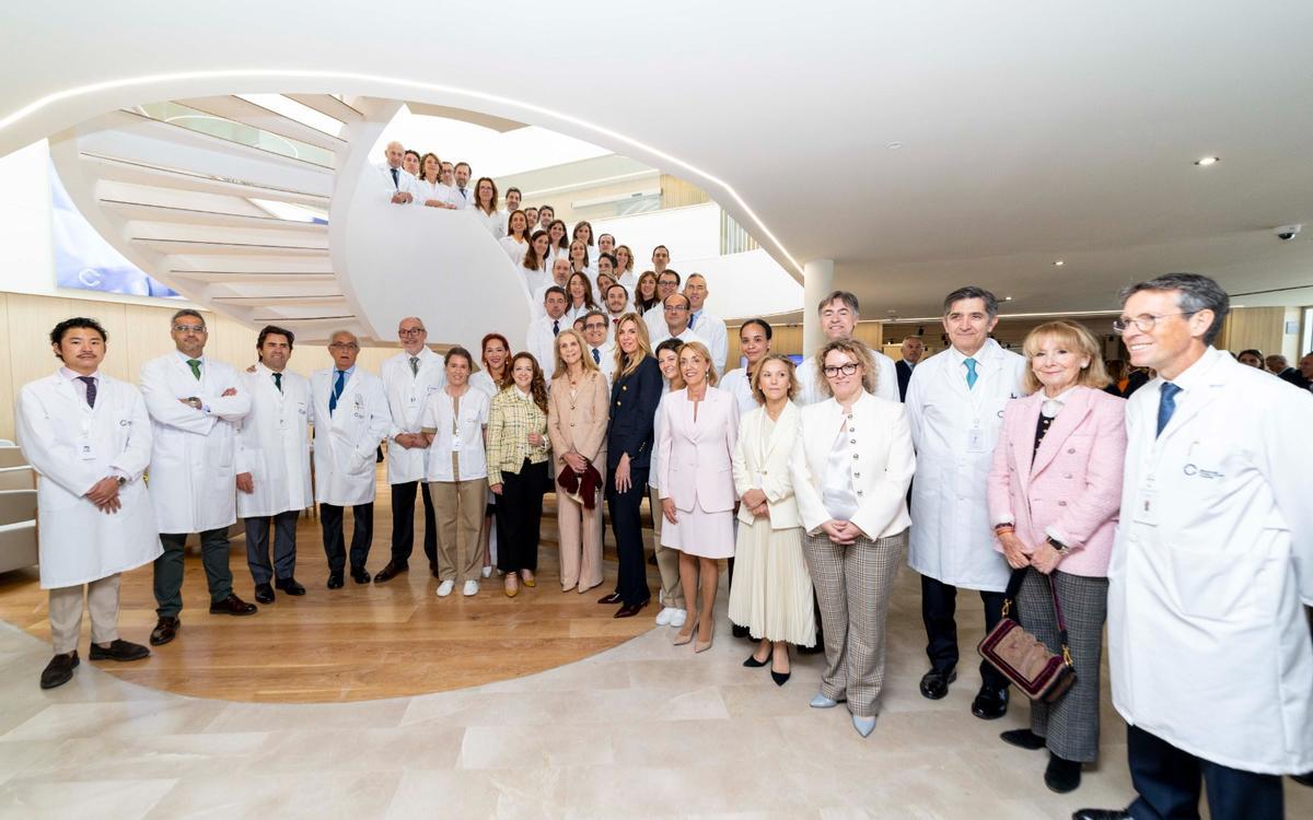 Autoridades, representantes sanitarios y responsables del centro han asistido a la apertura oficial del Hospital Memorial Publio Cordón en Pozuelo de Alarcón.