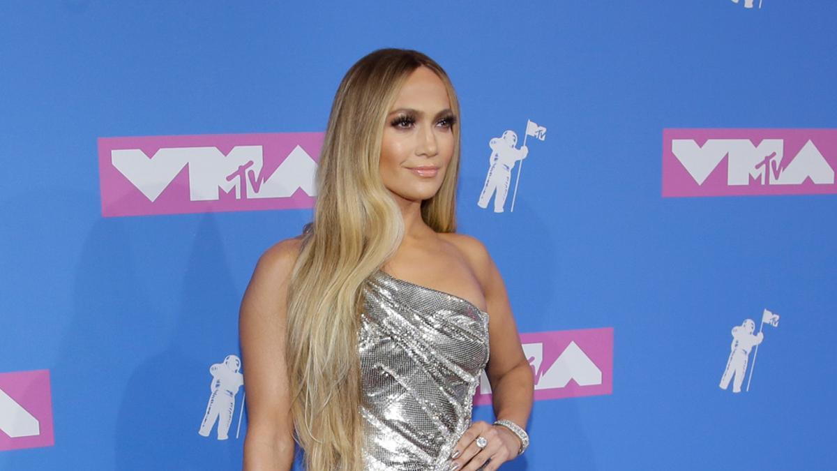 Jennifer López a su llegada a la alfombra roja de los MTV Video Music Awards