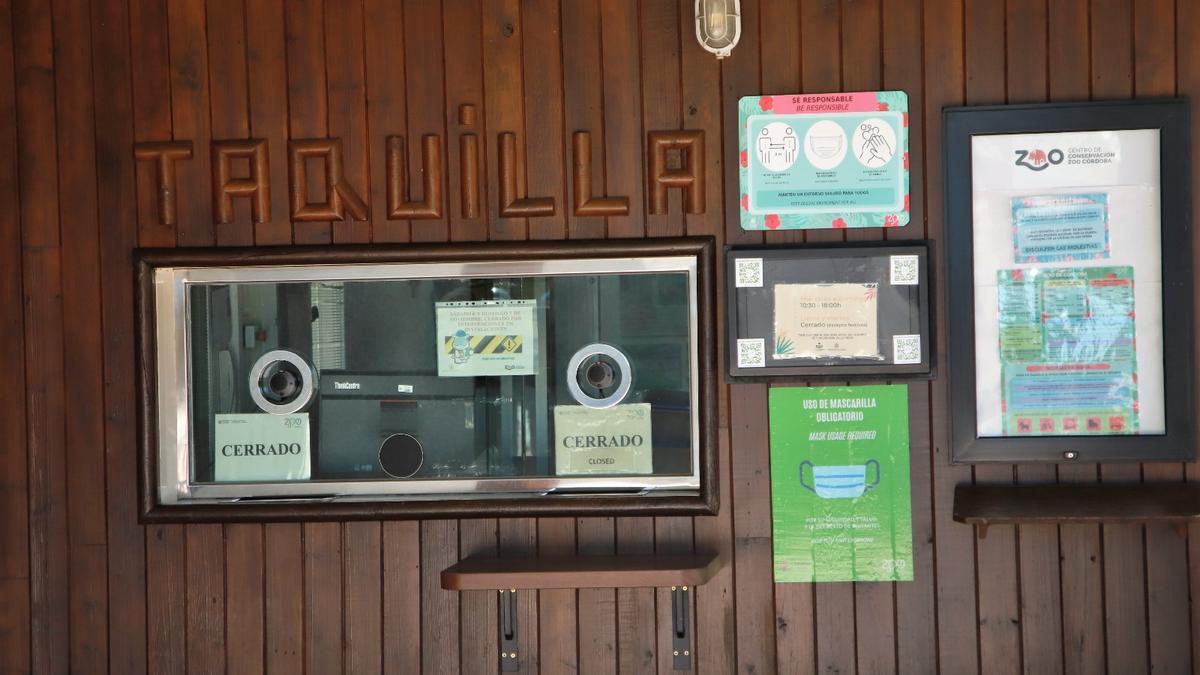 Las taquillas del Zoo cerradas