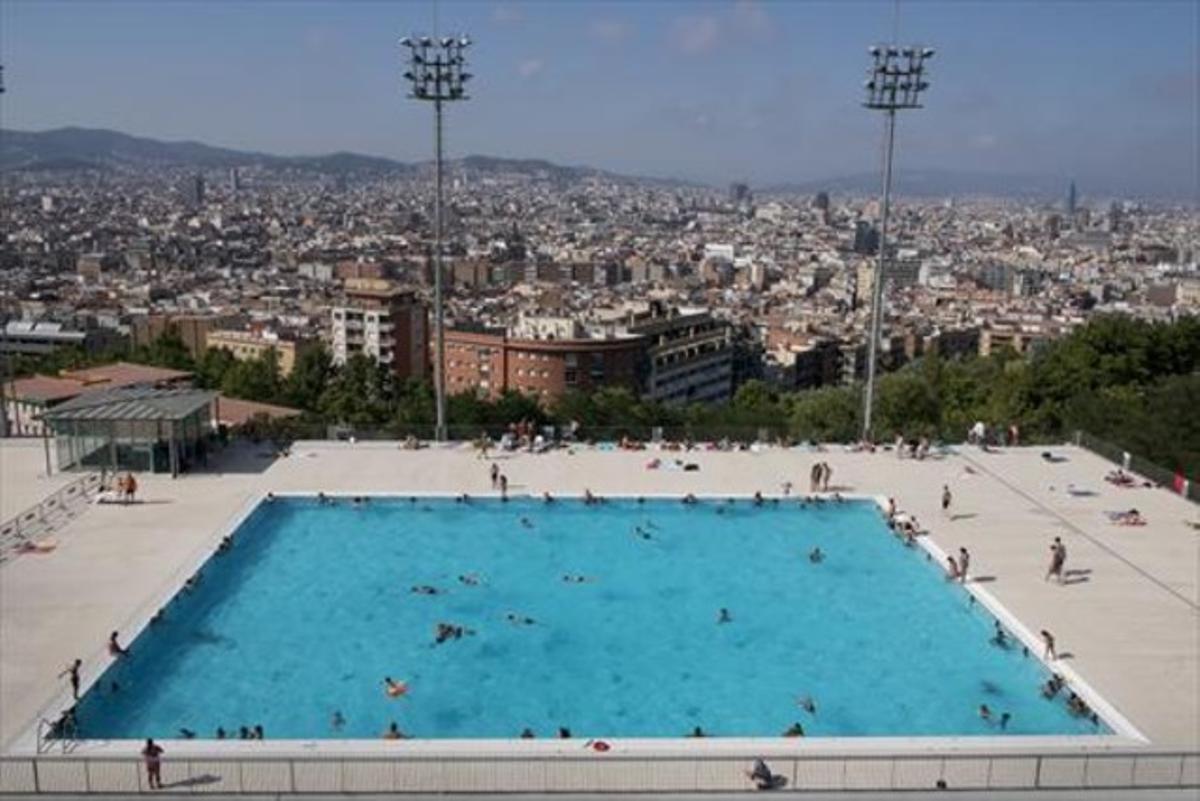 MONTJUÏC El bany amb millors vistes, amb la ciutat als peus. MONTJUÏC El bany amb millors vistes, amb la ciutat als peus.