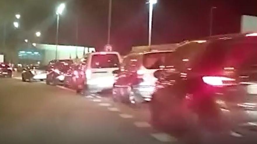 Abgesperrte Spur verschärft Chaos vor dem Express-Parkplatz am Flughafen Mallorca