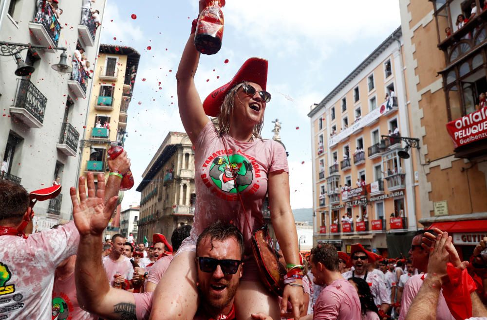 El chupinazo ha dado comienzo a los Sanfermines.