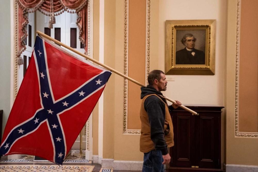 Una torba de seguidors de Trump assalta el Capitol