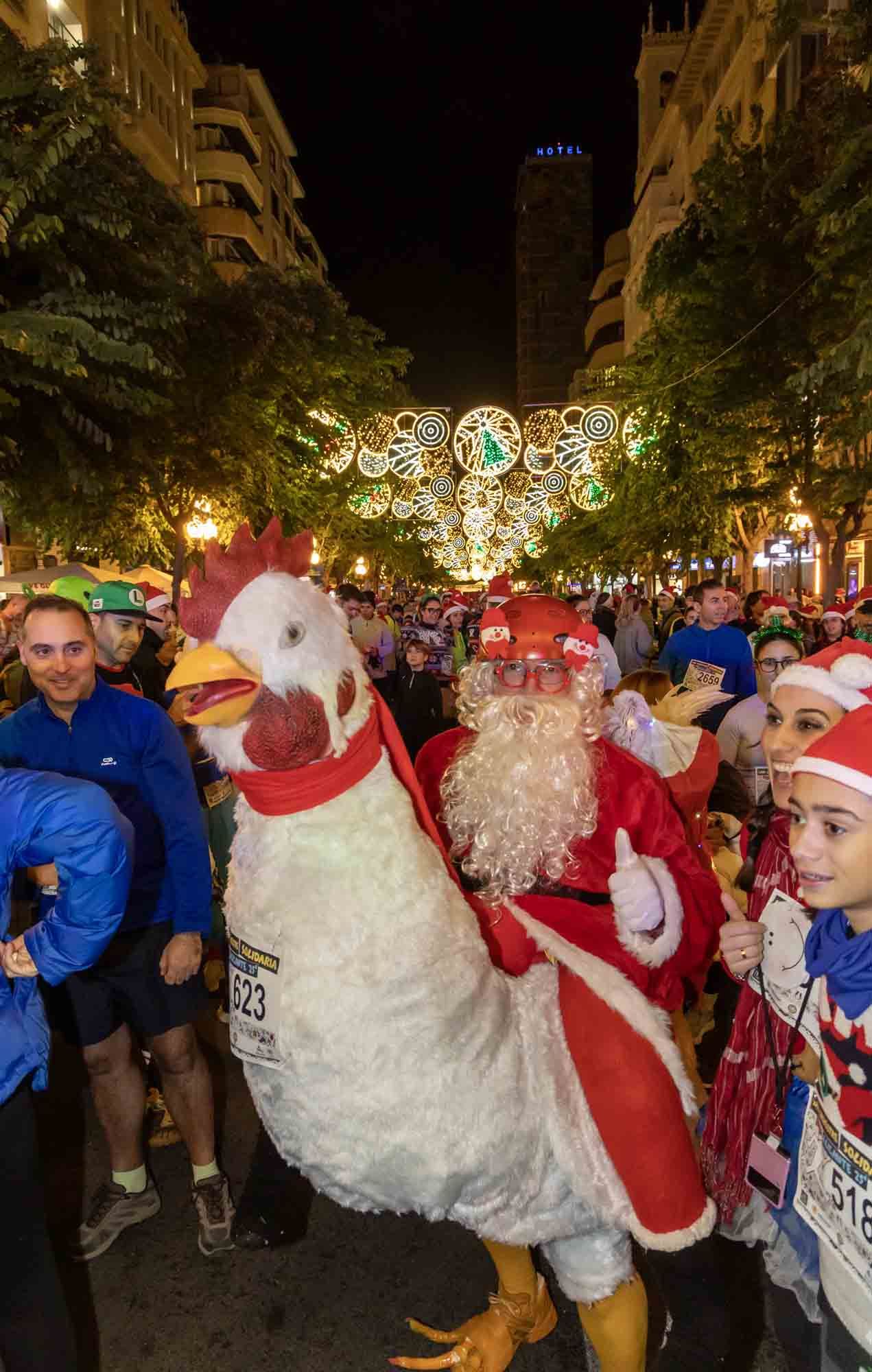 La San Silvestre de Alicante llena de colorido la ciudad